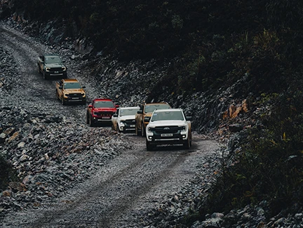 Ford Ranger thể hiện khả năng chinh phục địa hình vượt trội trên các cung đường thử thách.