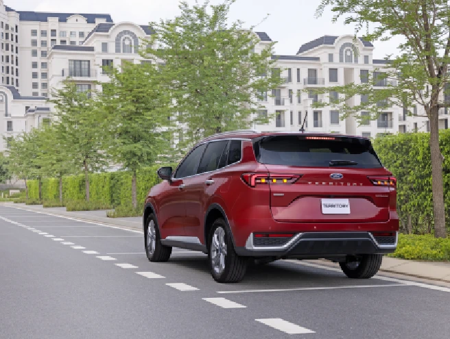 Thiết kế đuôi xe thể hiện sự bề thế vững chãi