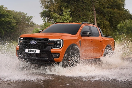 Ford Wildtrak water splashing in ignite orange 