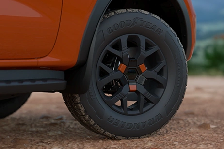 Ford Wildtrak in ingnite orange wheels