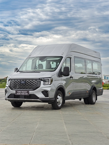 Front Angle Transit Premium 18 Cho With Cloudy Sky