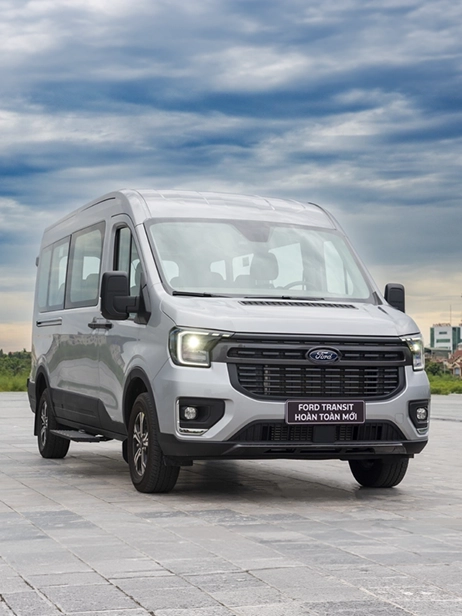 Front View Of Transit Trend 16 Cho With Clean Cloudy Sky