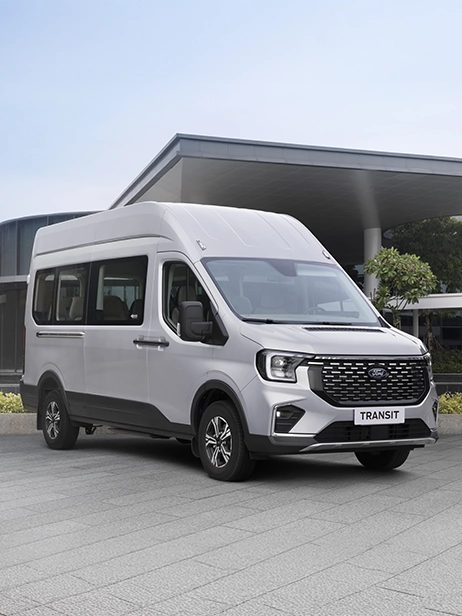 Side Front View Of Transit Premium 16 Cho