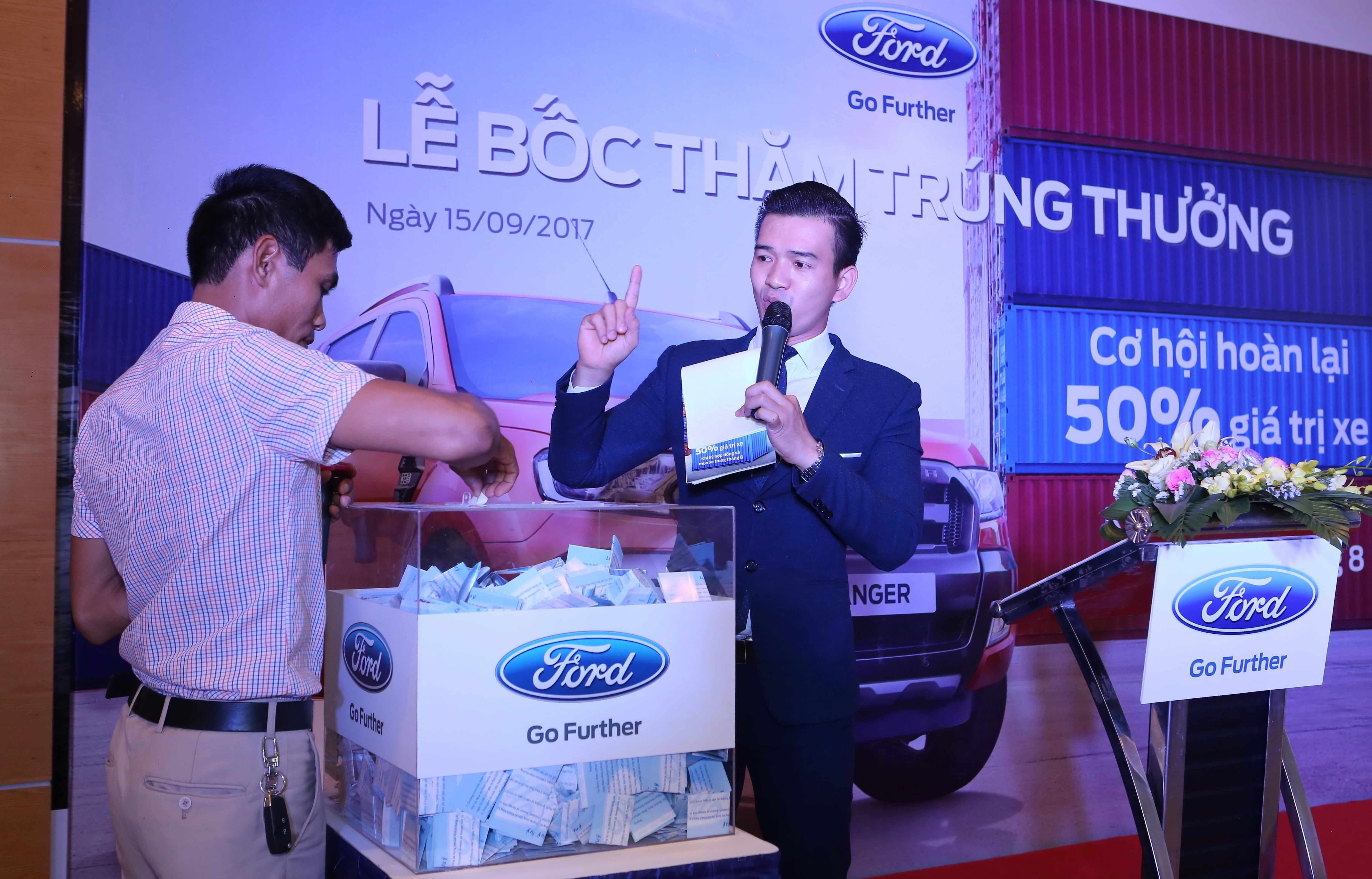 FORD VIỆT NAM TRAO TẶNG