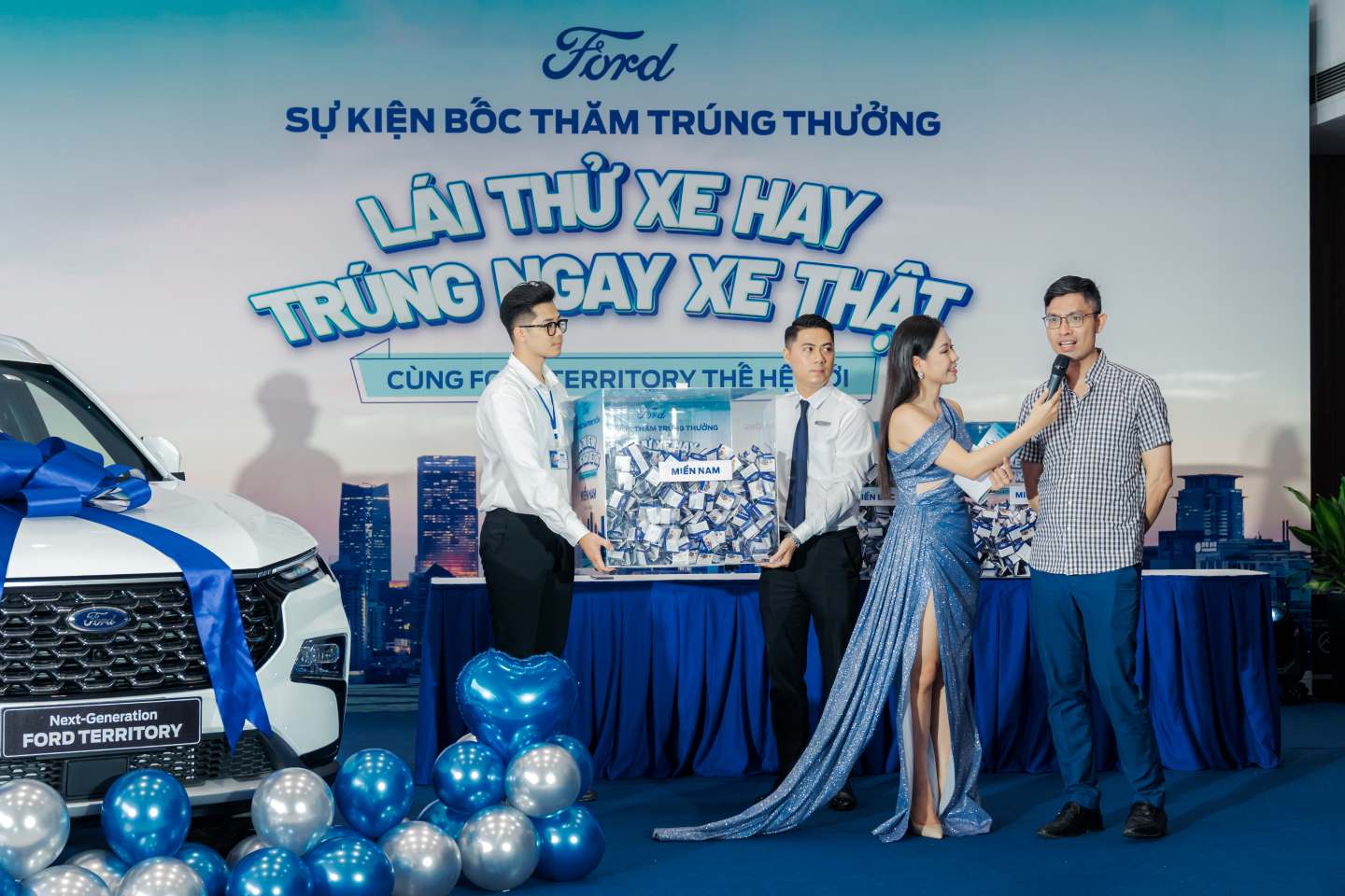 Đại diện Khách hàng bốc thăm